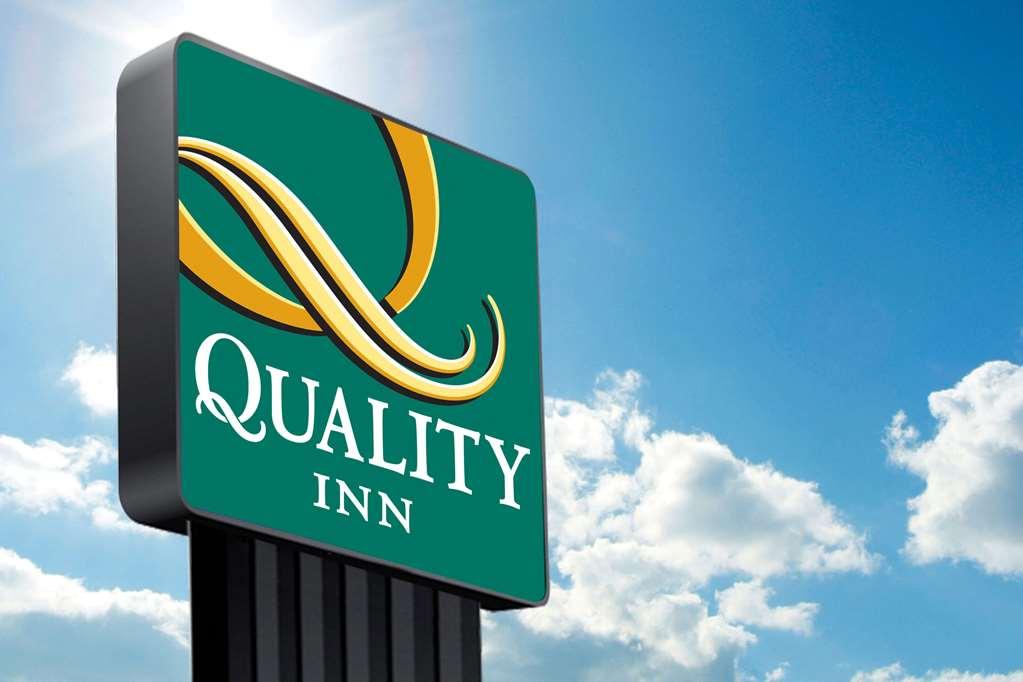 Quality Inn Middleburg Heights Zewnętrze zdjęcie